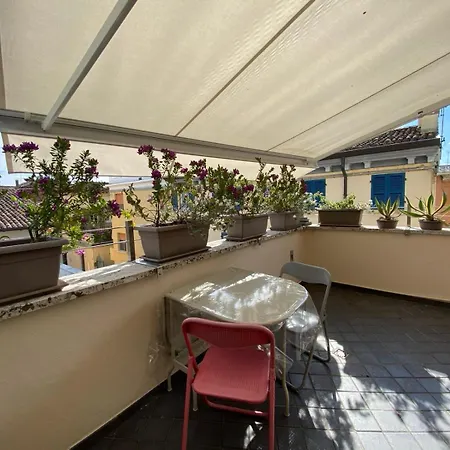 Apartment La Terrazza Sui Tetti Desenzano del Garda